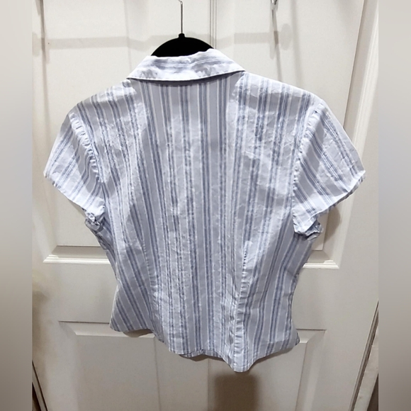 Junior's size Shirt - Picture 2 of 4